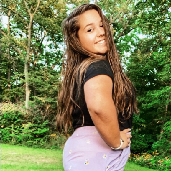 Meet your Posher, Kayce - Picture 4 of 6